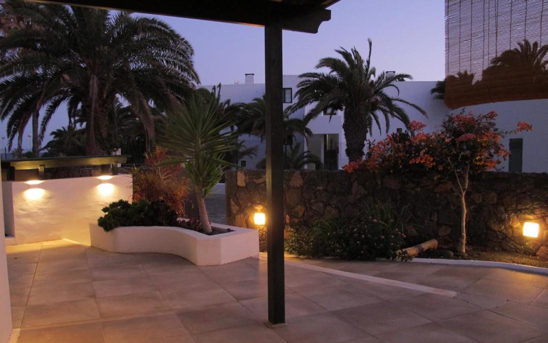 Bungalow Goa Pool View, Playa Roca Residence Sea Front Access - Free Ac - Wifi Costa Teguise Eksteriør bilde