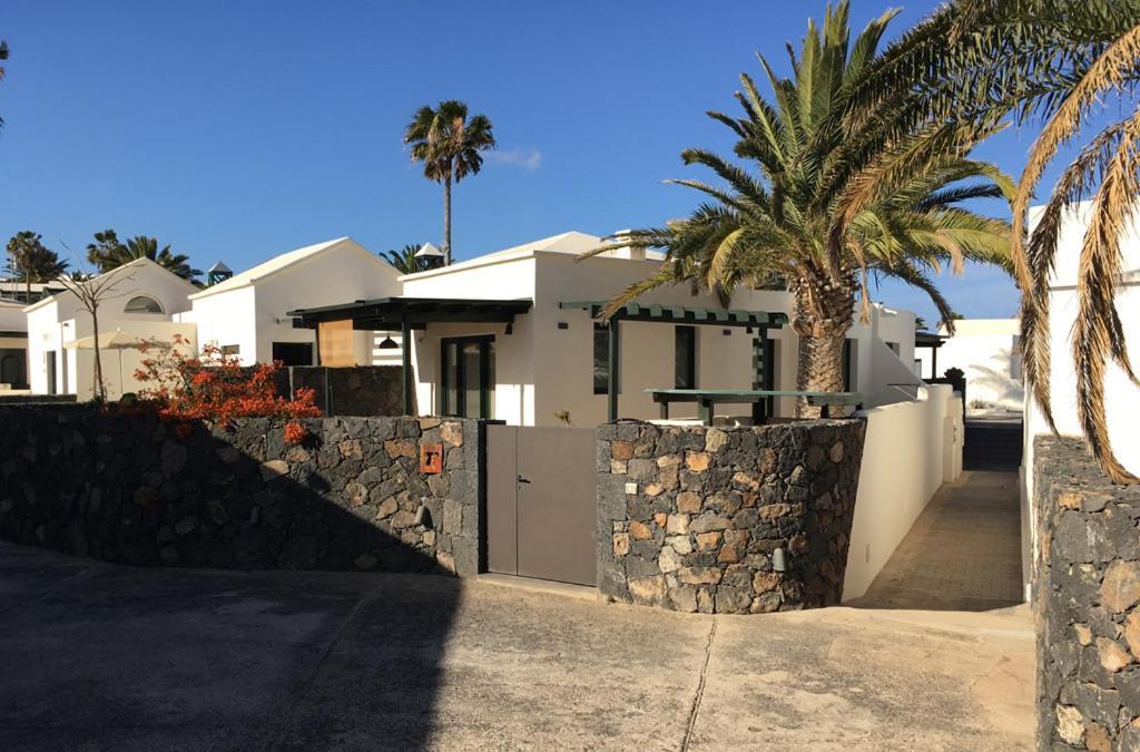 Bungalow Goa Pool View, Playa Roca Residence Sea Front Access - Free Ac - Wifi Costa Teguise Eksteriør bilde