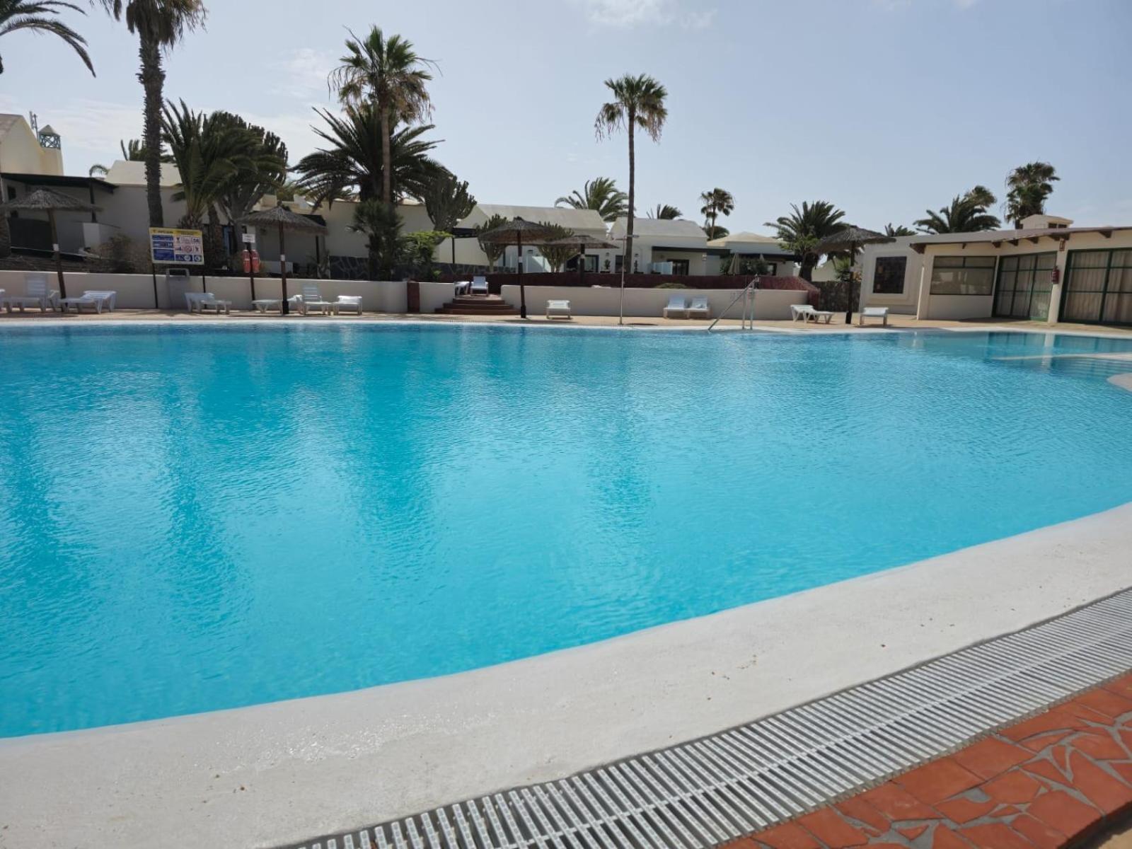 Bungalow Goa Pool View, Playa Roca Residence Sea Front Access - Free Ac - Wifi Costa Teguise Eksteriør bilde