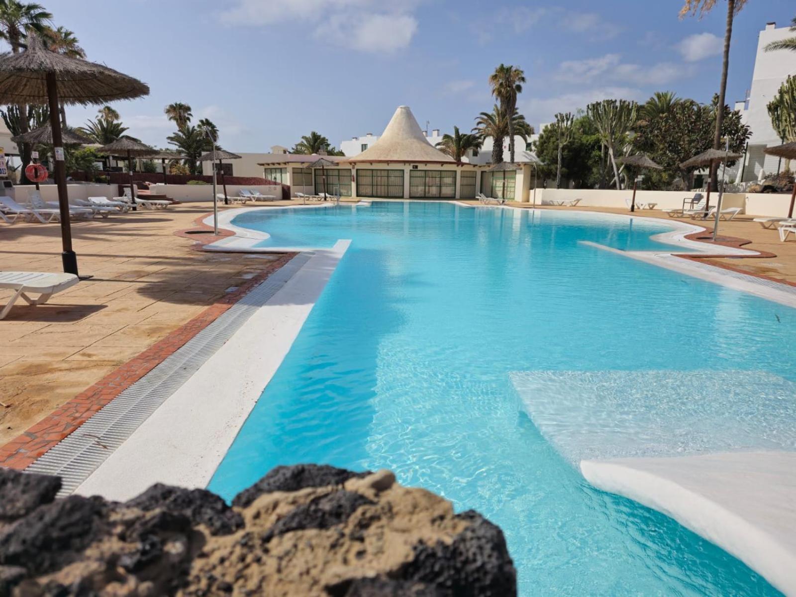 Bungalow Goa Pool View, Playa Roca Residence Sea Front Access - Free Ac - Wifi Costa Teguise Eksteriør bilde